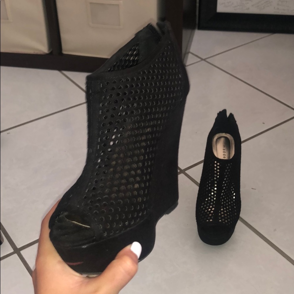Black Wedges